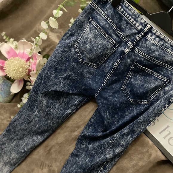 🌸2/$60🌸✨👖FOREVER 21 ACID WASH JEANS👖✨ - Picture 6 of 6